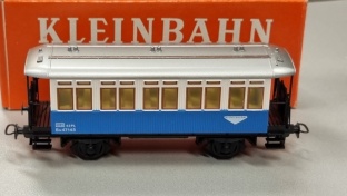 Kleinbahn 370 Lokalbahnwagen blau/weiß H0