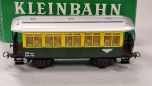 Kleinbahn 370 BB� Personenzugwagen gr�n/gelb H0