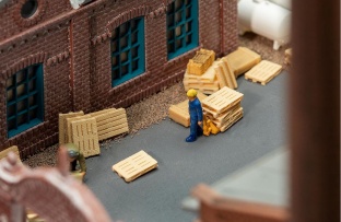 Faller 272920 Hubwagen mit Paletten N-Spur