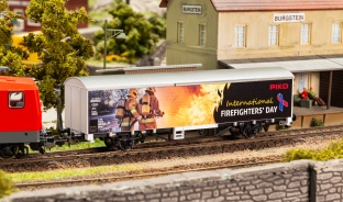 Piko 27902 Gedeckter G�terwagen 