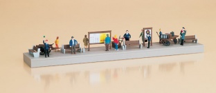 Auhagen 11339 - Bahnsteigausstattung mit Figuren H0